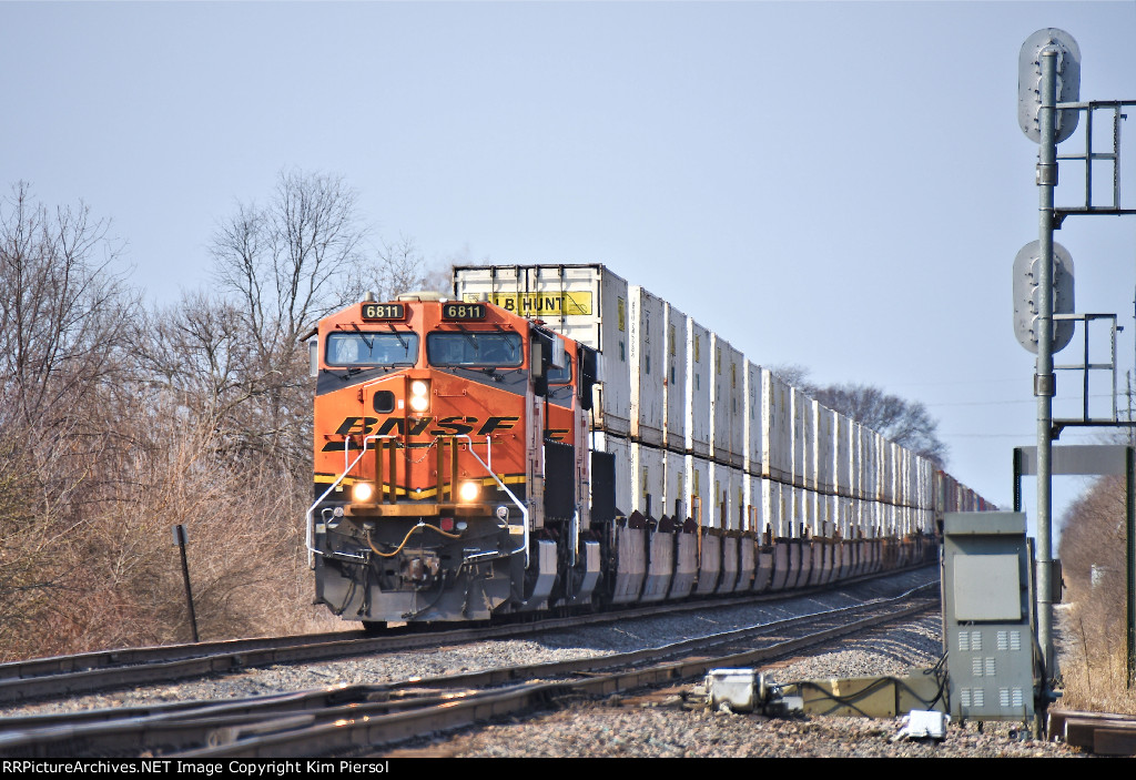 BNSF 6811